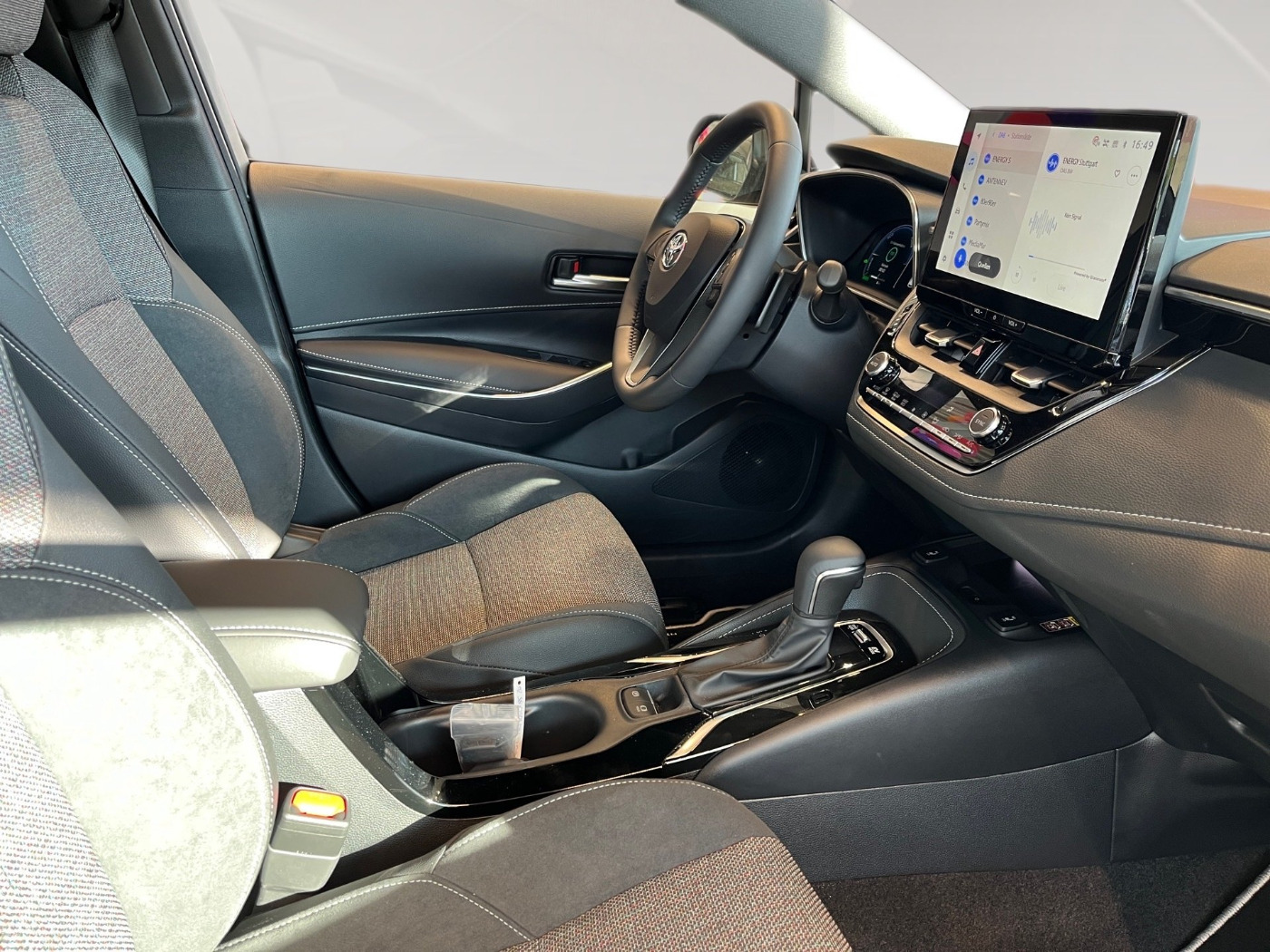 Foto 1 - Corolla Touring Sports 2,0 Hybrid TS Teamplayer mit Technik AUT, marlingrau