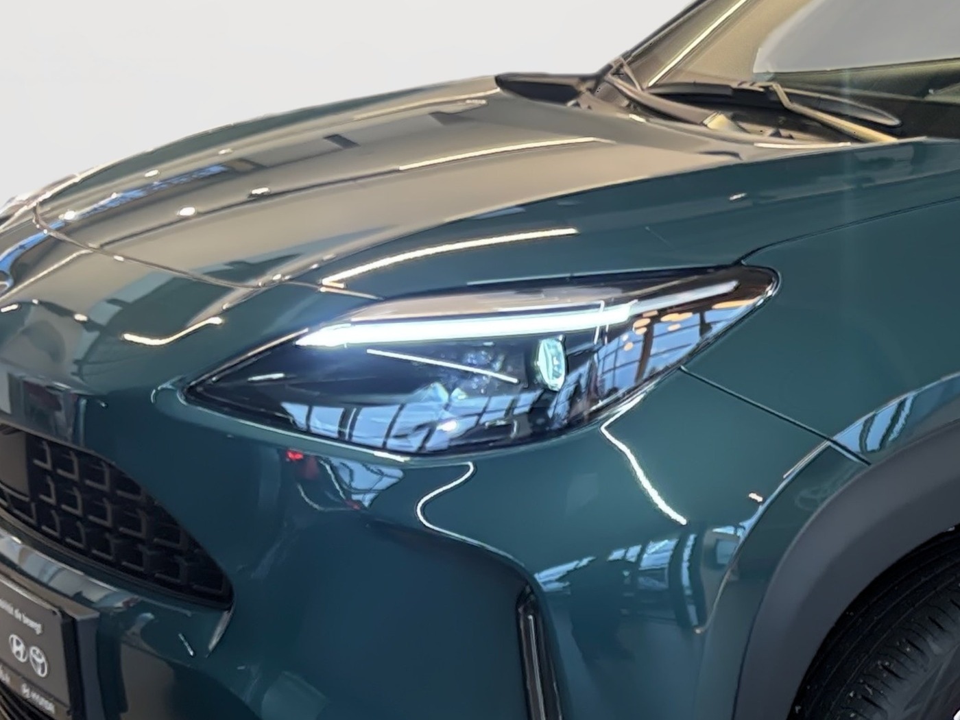 Foto 1 - Toyota Yaris Cross 1.5 Hybrid Teamplayer Winter-Paket, everest green