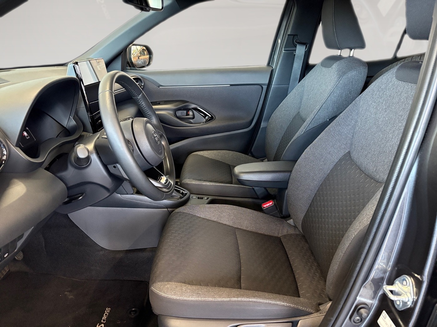Foto 1 - Toyota Yaris Cross 1.5 Hybrid Teamplayer Winter-Paket, everest green
