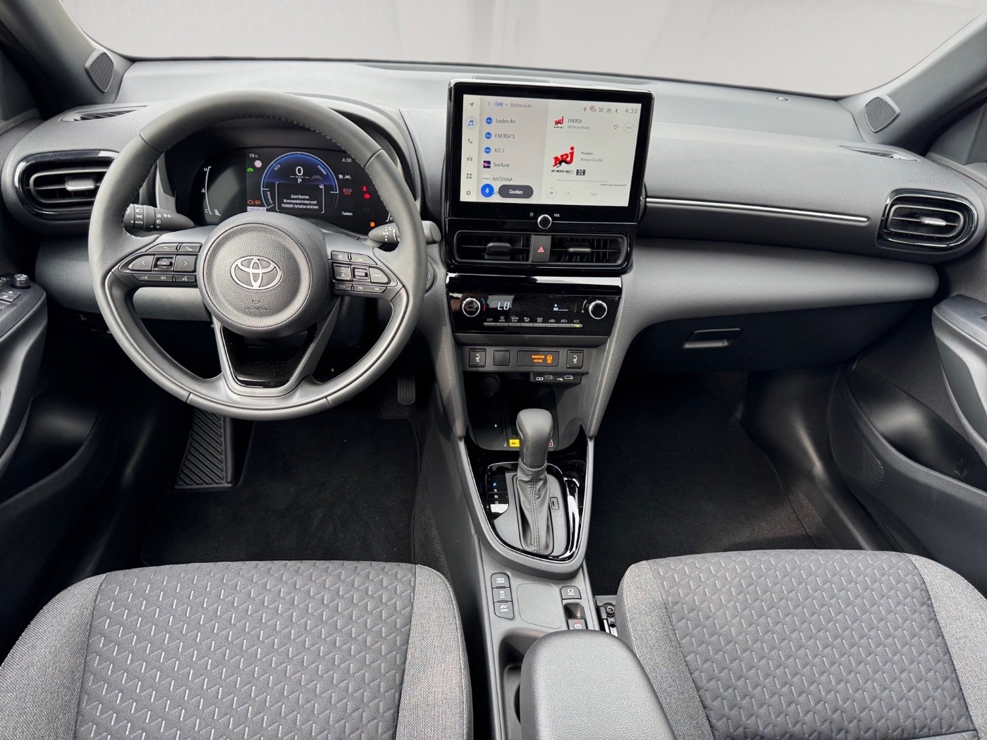 Foto 1 - Toyota Yaris Cross 1.5 Hybrid Teamplayer Winter-Paket, everest green