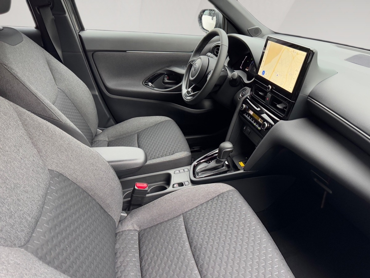 Foto 1 - Yaris Cross 1.5 Hybrid Teamplayer mit Winter-Pak, marlingrau