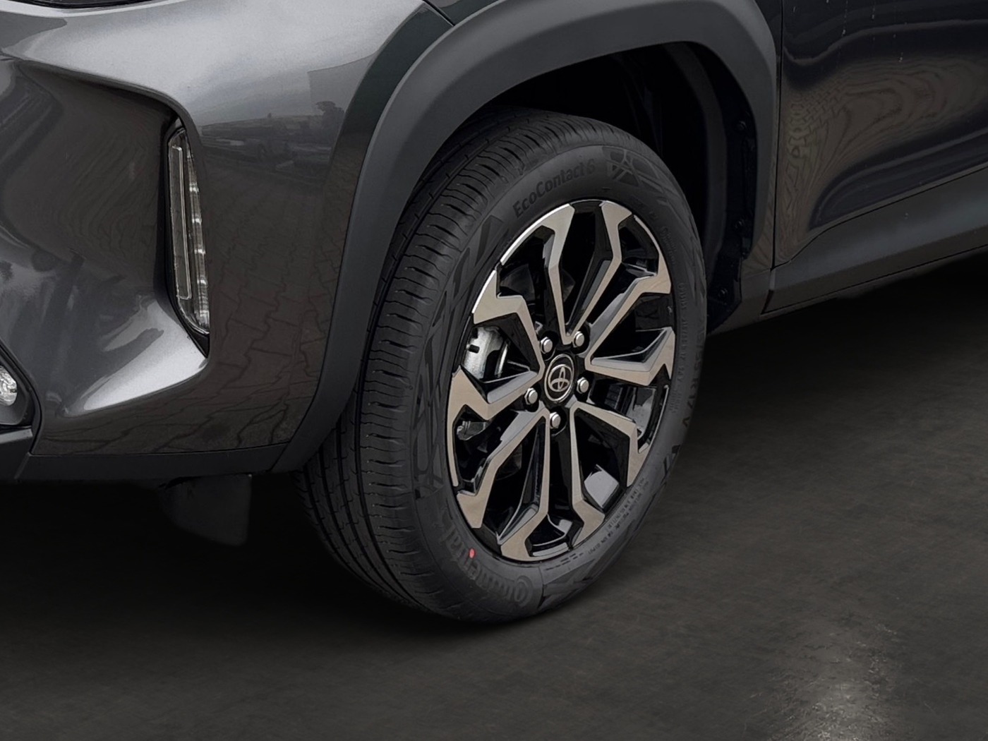 Foto 1 - Yaris Cross 1.5 Hybrid Teamplayer mit Winter-Pak, marlingrau