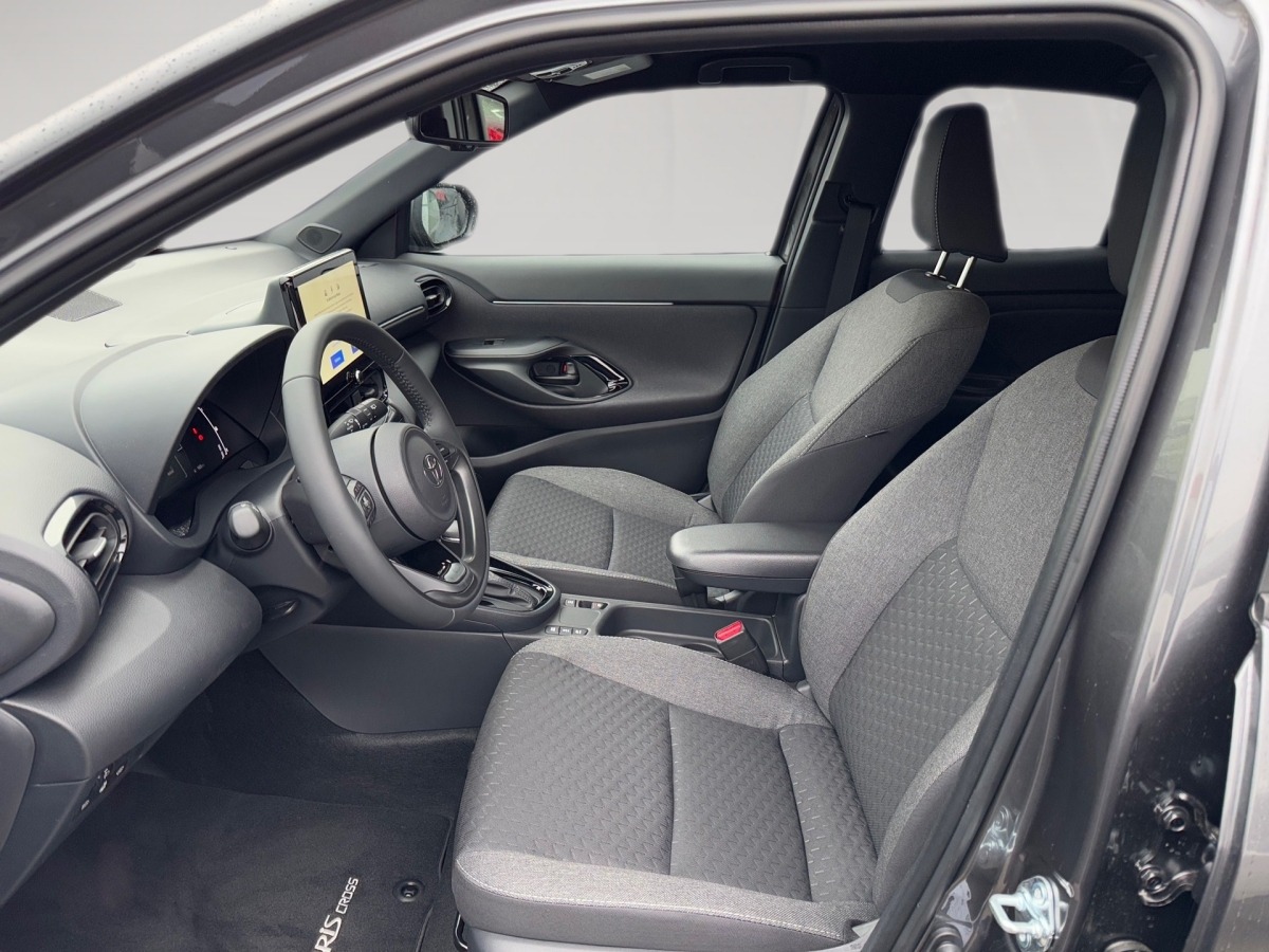 Foto 1 - Yaris Cross 1.5 Hybrid Teamplayer mit Winter-Pak, marlingrau