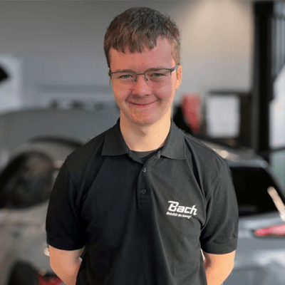 Robin Schmid (Auszubildender KFZ -Mechatroniker) - Autohaus Bach GmbH & Co. KG